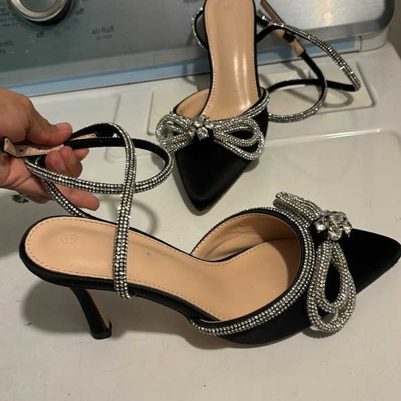 Size 6 . Front bow. Black only wore twice - Picture 4 of 6